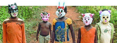 „Kids Mascarade“ von Pascale Marthine Tayou, aus dem Jahre 2009. Mit dem Künstler aus Kamerun beginnt das Ausstellungsjahr. Foto: KUB/Pascale Marthine Tayou