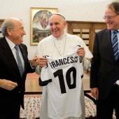 Fußballdress für den Papst