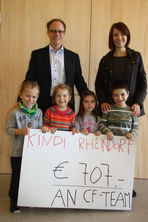 Stolze Kinder übergaben die Spende an Mark Nußbaumer. gemeinde