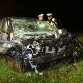 Schwerer Unfall Auto prallte in Steinmauer /b1