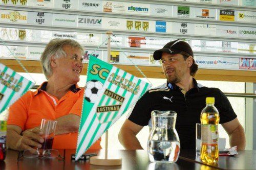 Wird Helgi Kolvidsson heute sicher zum Jubiläum gratulieren: Austria- Lustenau-Präsident Hubert Nagel (l.) Foto: Hartinger