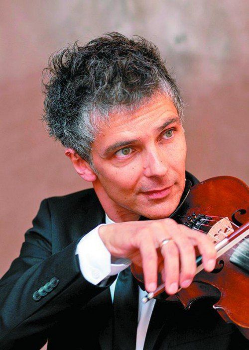 Wolfgang A. Erharter studierte klassische Violine und Jazzbass.