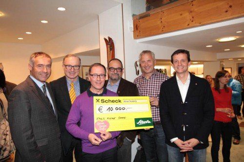 Banker Markus Walch, Bürgermeister Ludwig Muxel, Pfarrer Jodok Müller, Ambros Strolz, Bernd Fischer und GF Stefan Maierhofer. Fotos: ame