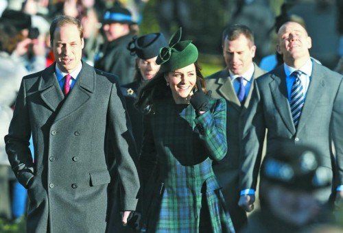 Blumen für die Royals und gute Laune: Das war heuer alles, was die Öffentlichkeit von den Feierlichkeiten der Windsors mitbekam. Fotos: EPA, AP