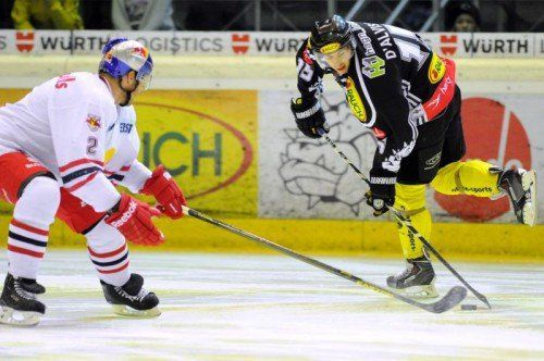 Chris D’Alvise (r.) möchte auch gegen Salzburg und somit im fünften Spiel in Folge ein Tor erzielen. Foto: gepa