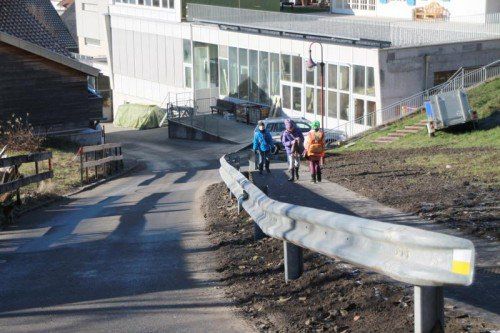 Dank des Gehsteigs sind Kinder im Vogelsang sicherer unterwegs.
