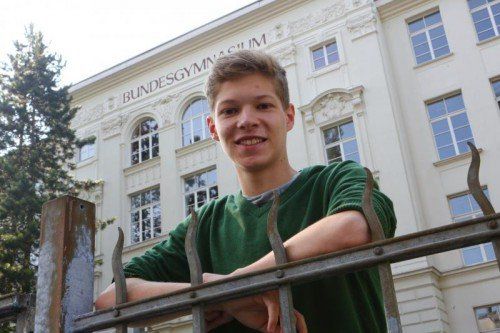 Das Ergebnis beweist, dass sich in den letzten Jahren offensichtlich schon einiges getan hat. Aber es ist noch lange nicht genug. Es wird noch sehr viel zu tun sein und die Reformen müssen mit allem Nachdruck weitergeführt werden. Zufriedenheit wäre jetzt die falsche Reaktion.  
 Max Blassnig, Schülervertreter