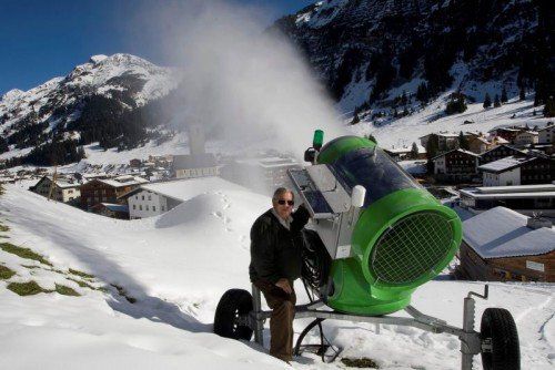Der „Mistert Snow“ vom Arlberg, Michael Manhart. Vor 40 Jahren wurde er noch belächelt, heute ist Skifahren ohne künstliche Beschneiung in Vorarlberg nicht mehr vorstellbar. Foto: VN/Paulitsch