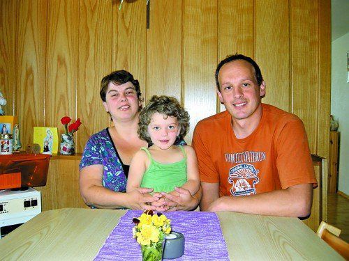 Carmen, eines der vier Kinder und Dietmar Vögel.
