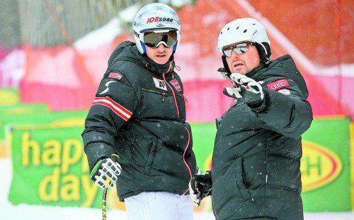 Die Linie hat gestimmt: Matthias Mayer und Mathias Berthold beim Streckenstudium in Lake Louise. Foto: gepa