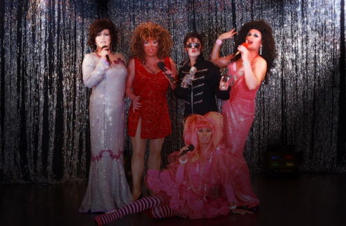Die „Manne-Quins“ aus Österreich laden heute ins Kinotheater Madlen ein und präsentieren ihre neue Show „Festival der Travestie“. foto: veranstalter