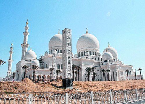 Die Moschee ist ein architektonisches Kunstwerk. Foto: rhomberg