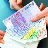 Abgeordnete erhalten künftig 8440 Euro