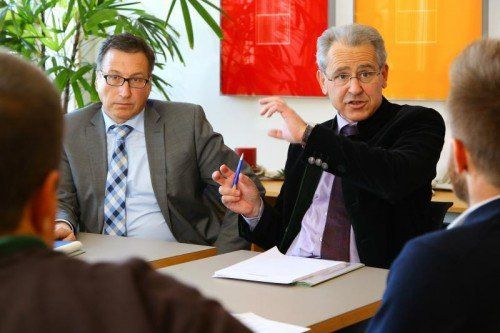 Die Vorstände der Illwerke-VKW, Helmut Mennel und Christof Germann, ziehen eine positive Bilanz.
 Foto: VN/Hofmeister