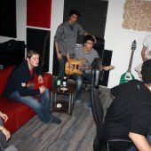 Junge Musikschaffende zu Gast im Tonstudio