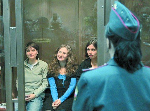 Endlich sind alle Mitglieder der Band „Pussy Riot“ frei. Fotos: AP