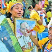 Thailand: Auch die Protestbewegung feiert den Geburtstag des Königs