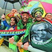 Die Welt nimmt Abschied von Mandela, Österreich lässt sich entschuldigen