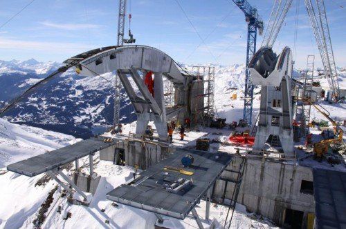 Großbaustelle in einem der berühmtesten Skigebiete der Welt: Pendelseilbahn vom Dorener Unternehmen Ludwig Steurer. Foto: Steurer