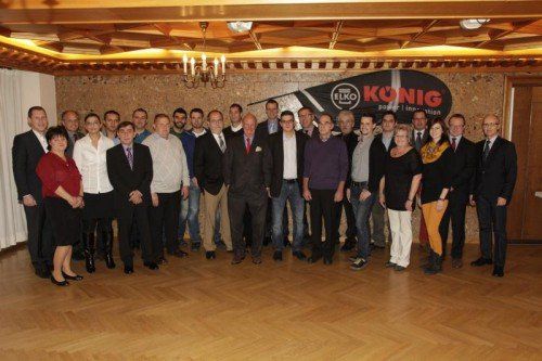 Hightech ein Arbeitsleben lang: Die Firma Mahle König ehrte vor Kurzem ihre langjährigen Mitarbeiter.  Foto: MKR
