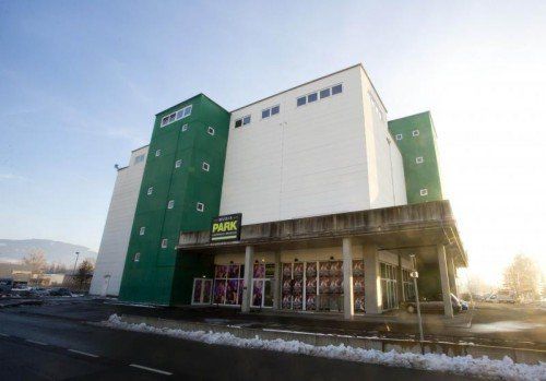 Im Unterhaltungszentrum EDRO sind der Musikpark A14, das Bowlingcenter Strike und ein Cineplexx-Kino eingemietet.  Foto: VN/Paulitsch