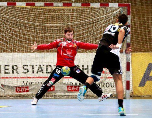 Mit zahlreichen Paraden hatte Backup-Goalie Christopher Winkler (24) großen Anteil am 34:32-Arbeitsieg in Leoben. Foto: gepa