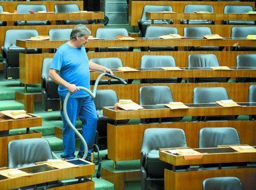 Parlamentsputz: Vor den Wahlen wurde viel versprochen, einiges wurde bereits gebrochen. Doch wo bleiben Konsequenzen? Foto: APA