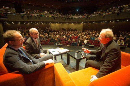 Prof. Tück und Bischof Benno diskutierten Fragen des Leitungsamts. Foto: VN/Hartinger