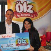Mitarbeiter von Ölz spenden ihre Geschenke