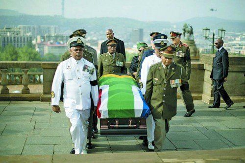 Sarg von Nelson Mandela wurde nach Pretoria überstellt. Foto: RTS