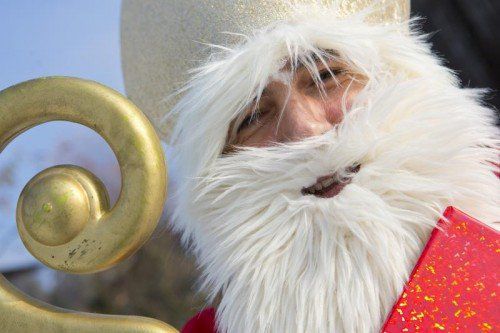 Seit 25 Jahren wirft sich Wolfgang Folie in sein Nikolauskostüm und bringt den Wolfurter Kindern ihre Geschenke. Foto: VN/Hartinger
