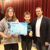 Gymnasiasten helfen Kindern