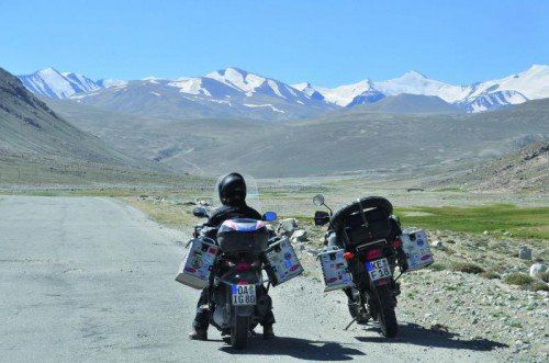 Thomas Bäumel und Andrea Höss reisten mit Motorrad und Roller von Deutschland nach Sibirien und nach Malaysia. foto: altes kino rankweil