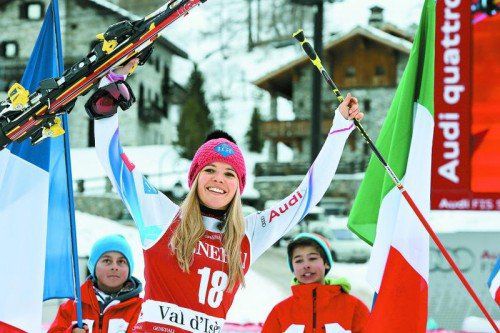 Tina Weirather jubelt. Im Riesentorlauf von Val d’Isere distanziert sie ihre Trainingskollegin Lara um 0,73 Sekunden. Foto: gepa