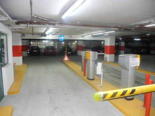  Während des Weihnachtsgeschäftes sind alle Parkplätze verfügbar.   