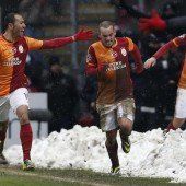 Galatasary jubelt nach Sieg in der Schlammschlacht