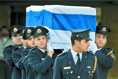 Ariel Sharon wurde gestern zu Grabe getragen. Foto: AP