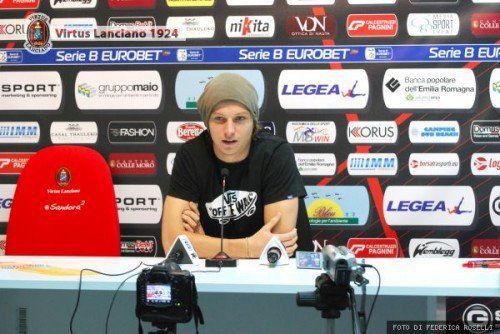 Bei Pressekonferenzen kann Marcel Büchel sein exzellentes Italienisch immer wieder unter Beweis stellen. Foto: Klub