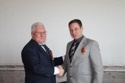 Bernd Hartmann (r.) übernahm das Obmannamt von Josef Mähr.   Foto: he