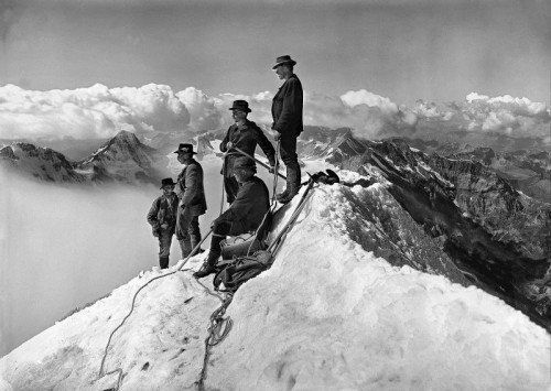 „Besteigung der Jungfrau“, 1906, der Gebrüder Wehrli. Das Bild ist in der Ausstellung „Die Alpen in der Fotografie“ zu sehen.  Foto: VM/Eidgenöss. Archiv für Denkmalpflege