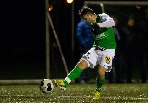 Der bullig wirkende Dario Tadic vermochte bei seinem ersten Einsatz für die Austria als Testspieler einen Treffer zu erzielen. Foto: Steurer