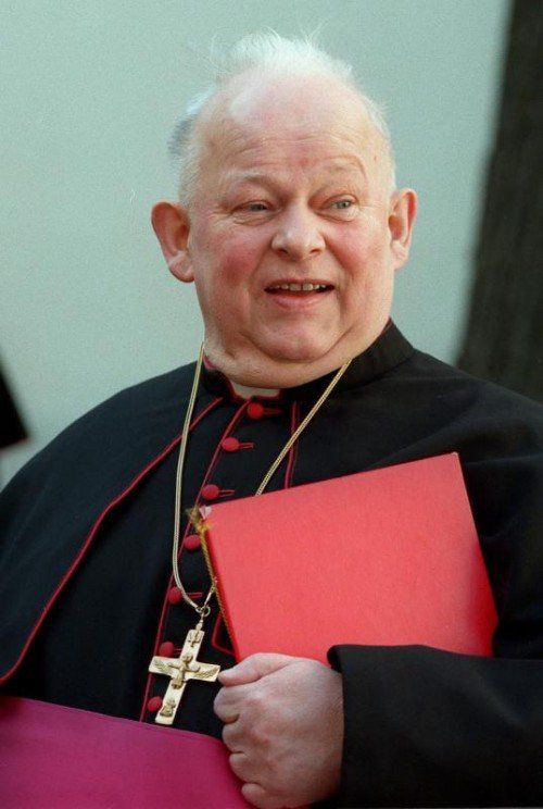 Der umstrittene Altbischof Kurt Krenn ist am Samstag im Alter von
77 Jahren verstorben. Foto: EPA