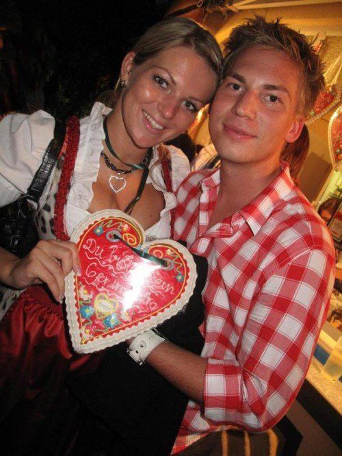 Dirndl, Lederhose und Co. beim Schuttrock-Ball im Hohenemser Event-Center. foto: mshh