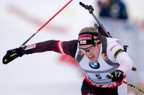 Dominik Landertinger bei seinem Zielsprint, mit dem er der Herrenstaffel den Sieg in Ruhpolding sicherte. Foto: epa