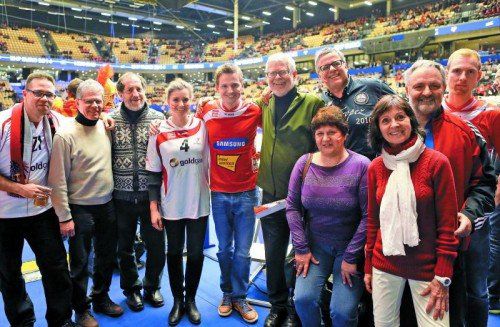 Ein Teil der Vorarlberger Fansgruppe vor dem Spiel gegen Gastgeber Dänemark. Fotos: ÖHB