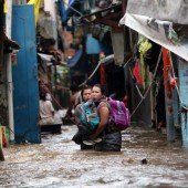 Dutzende Tote bei Unwettern in Indonesien