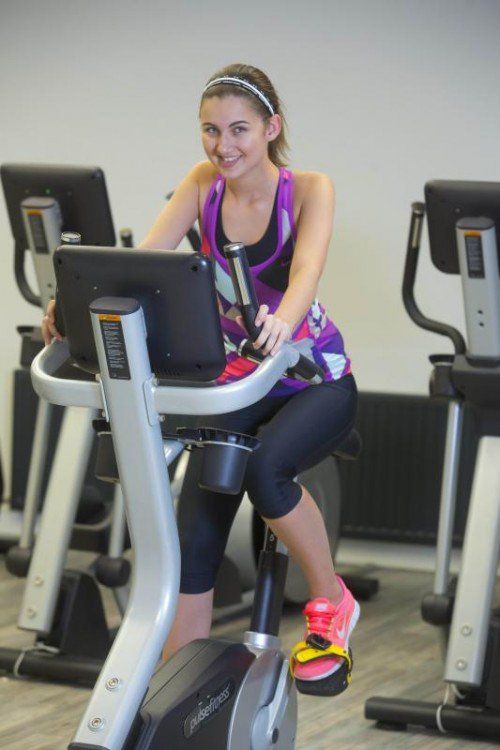 Feature Wetter Fitness Körper Gesundheit Laufen Fitnesstudio Nina aus Dornbirn am trainieren im Fitnesstudio UPDATE in Bregenz