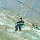 Im Anzug unterwegs im Skigebiet