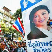 Thailands Ministerpräsidentin hält an Neuwahlen fest