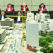 UN-Tribunal nimmt Modellstadt zur Hilfe
